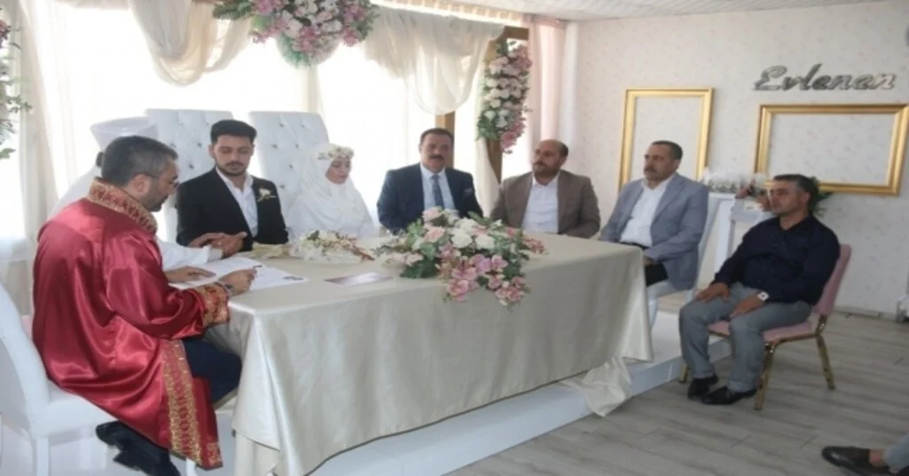 Edremitte Dini Ve Resmi Nikah Aynı Anda Kıyıldı