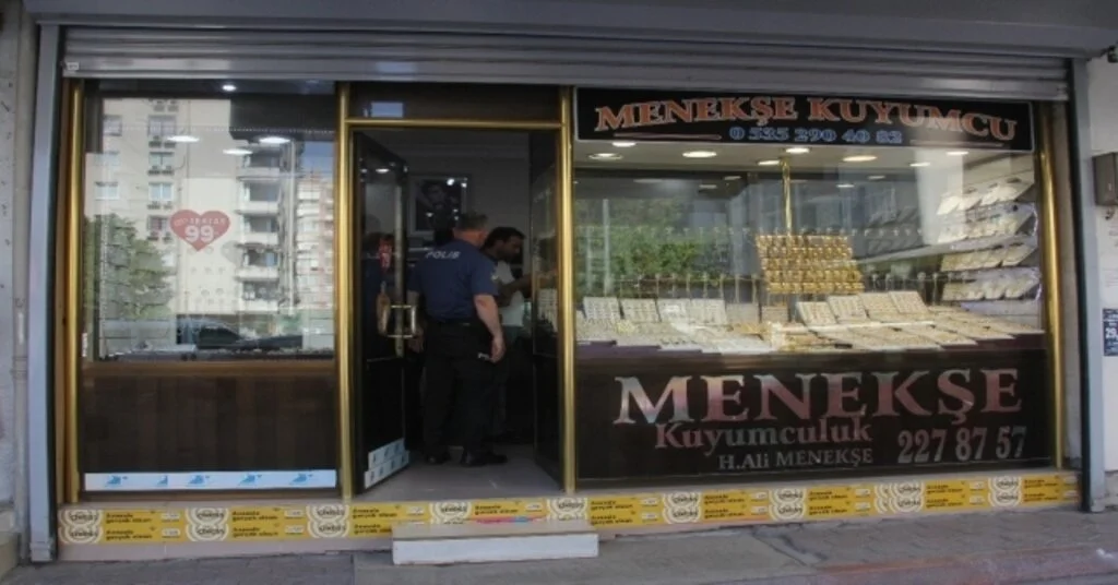 Emekli Subay Pompalı Tüfekli Soyguncuyu İkna Etti
