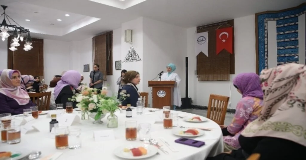 Emine Erdoğan, Tokyo Camiini Ziyaret Etti