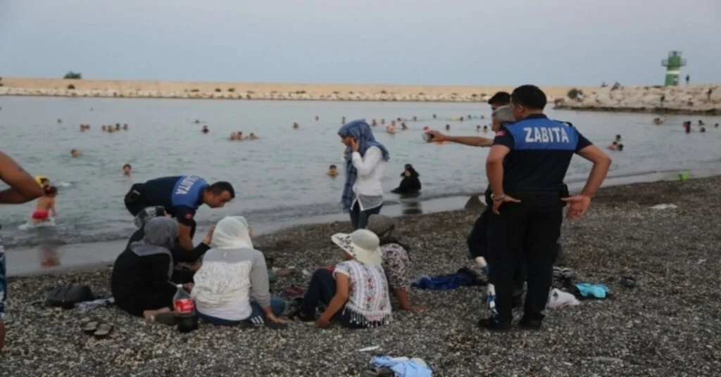 Erdemli Zabıtasından Sahil Denetimi