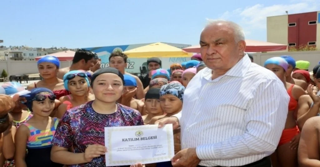 Erdemlide Yüzme Kursuna Katılan Kursiyerler Katılım Belgelerini Aldı