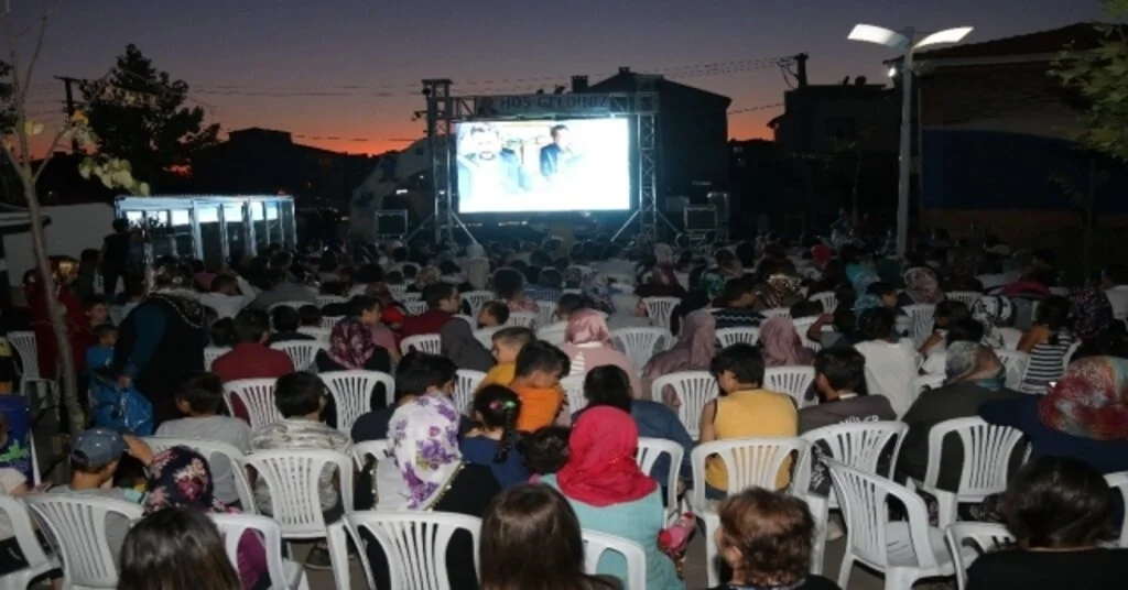Ergenede Ay Işığında Sinema Keyfi