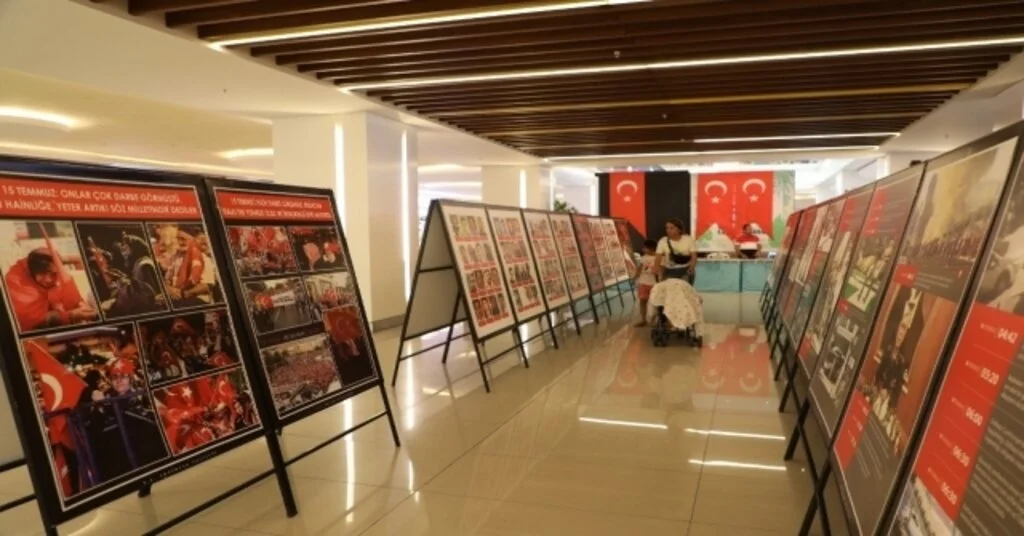Erzincanda 15 Temmuz Kronoloji Sergisi İle 15 Temmuz Konulu Kitap Sergisi