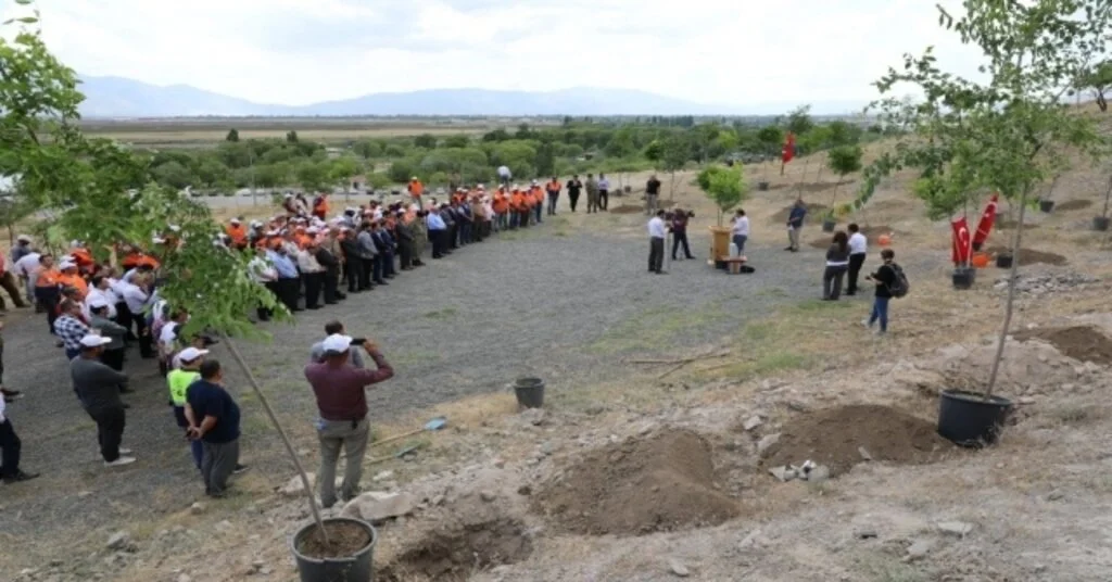Erzincanda 251 Şehit Anısına 251 Adet Fidan Toprakla Buluştu