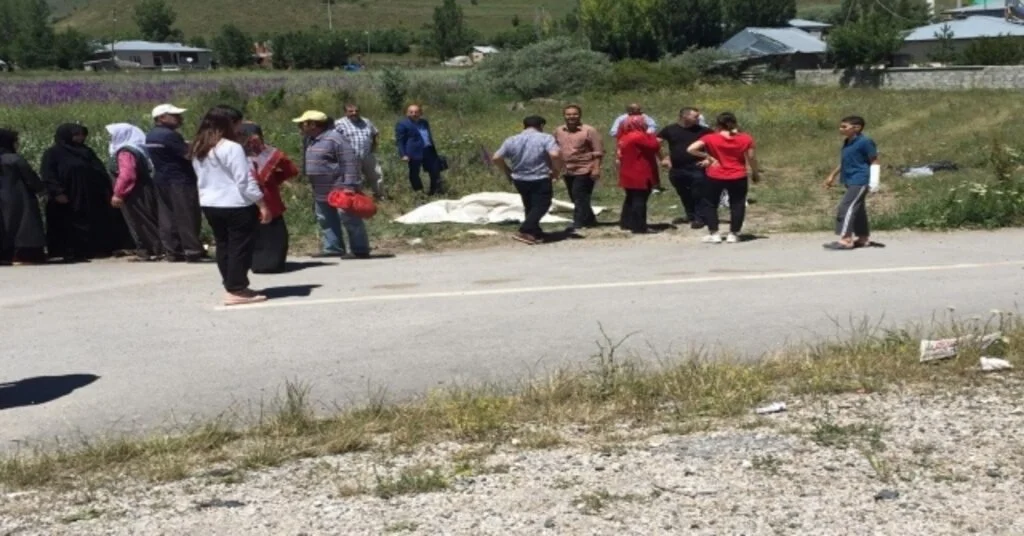 Erzincanda Feci Kaza: 3 Ölü, 6 Yaralı