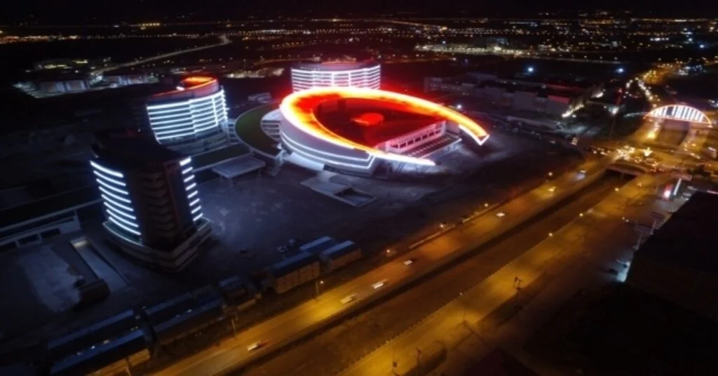 Erzurum Şehir Hastanesinin Işıkları 15 Temmuz Şehitleri İçin Yandı