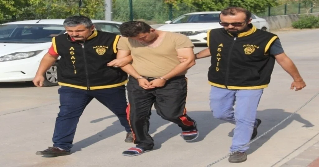 Eşini Ve Kayınbabasını Öldüren Zanlı Adliyeye Sevk Edildi