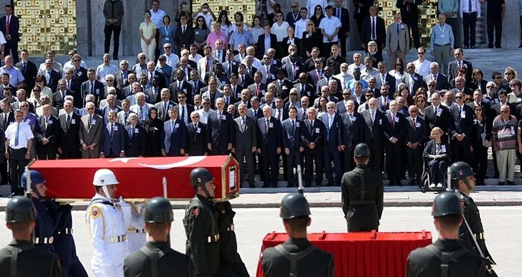 Eski TBMM Başkanı Bozbeyli'ye veda 