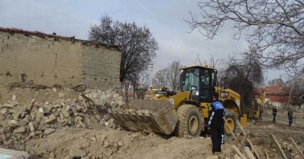 Eskişehirde Metruk Binalarla Mücadele Sürüyor