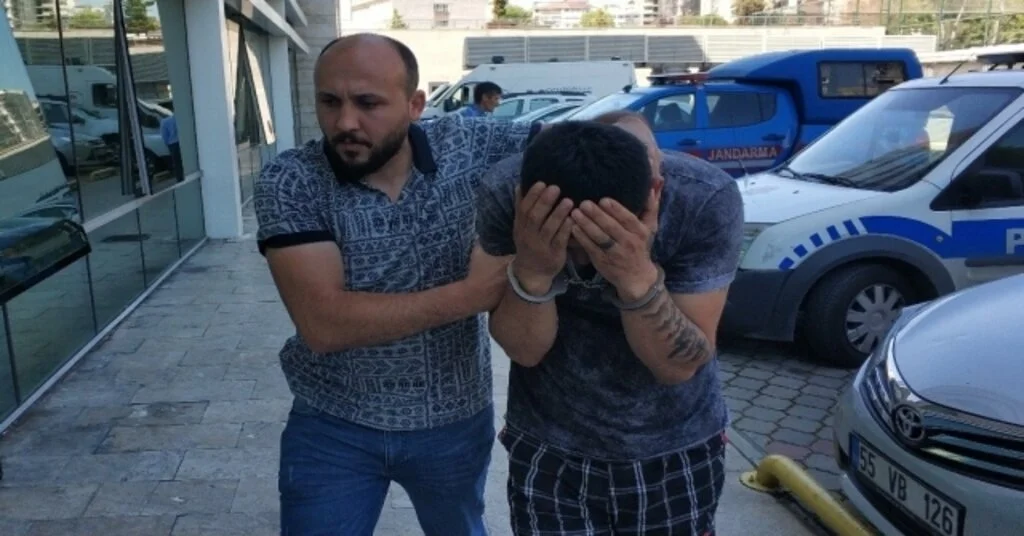 Evinde 4 Çeşit Uyuşturucu İle Yakalandı