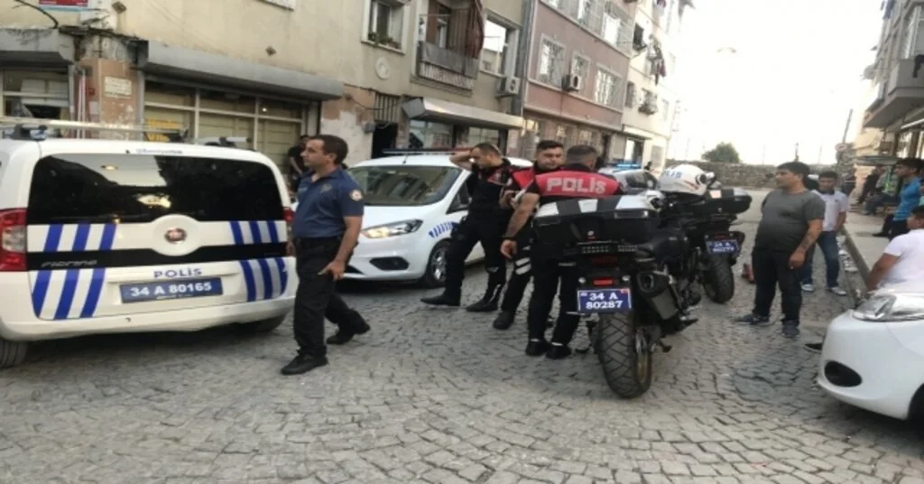 Fatihte Bıçaklı Kavga: 1 Ölü, 2 Yaralı