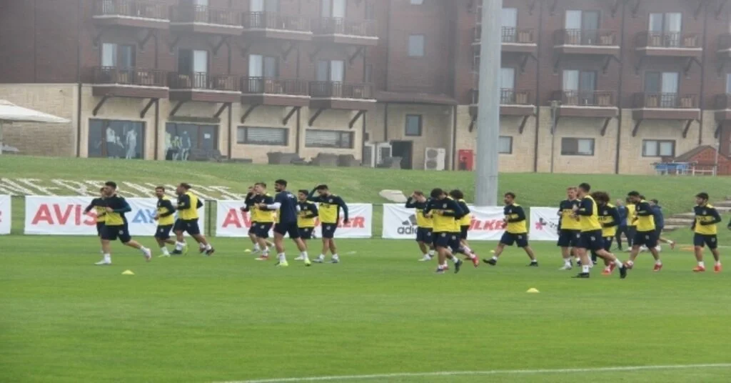 Fenerbahçe Soğukta Çalıştı