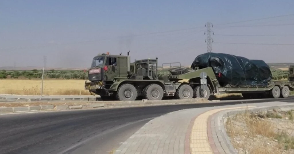 Fıratın Doğusuna Fırtına Obüs Ve Tank Sevkıyatı