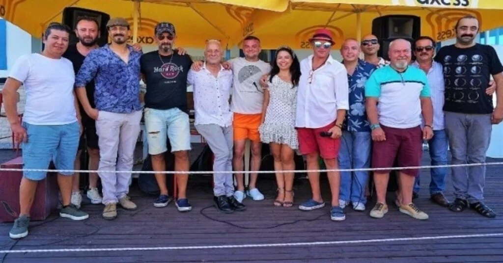 Foçalı Sanatçılardan Anlamlı Dayanışma