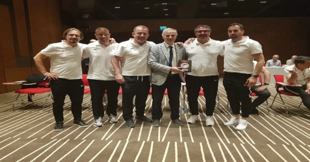 Futbol Antrenörlerine Kalp Masajı Eğitimi