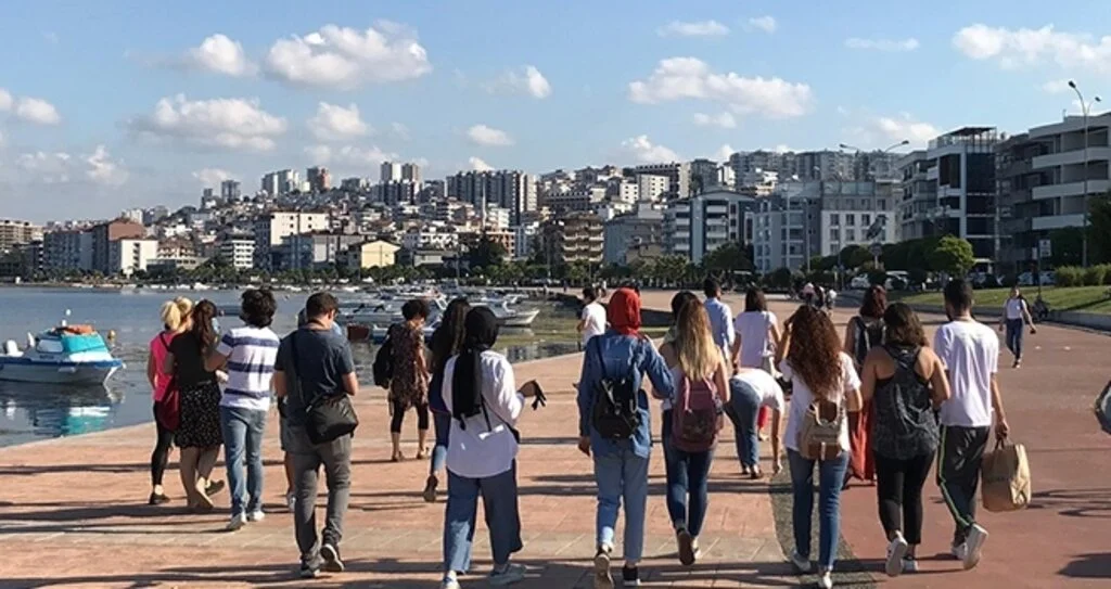 Gençler Atakum Sahilini Temizledi 