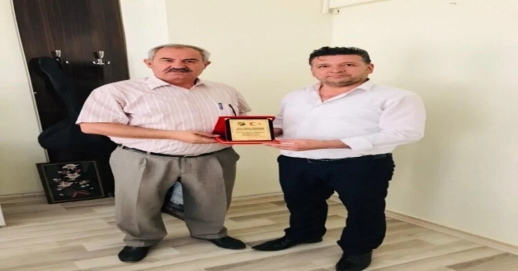 Gercüş Spor Kulübü Başkanı Günaydından Hem Müdürü Taşpınara Plaket