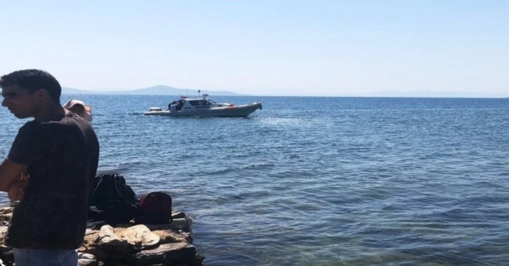 Göçmenler Adada Tekne Beklerken Yakalandı