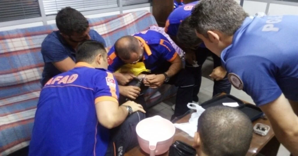 Gözaltına Alınan Suçluya Takılan Kelepçe Bozuldu İmdada Afad Yetişti