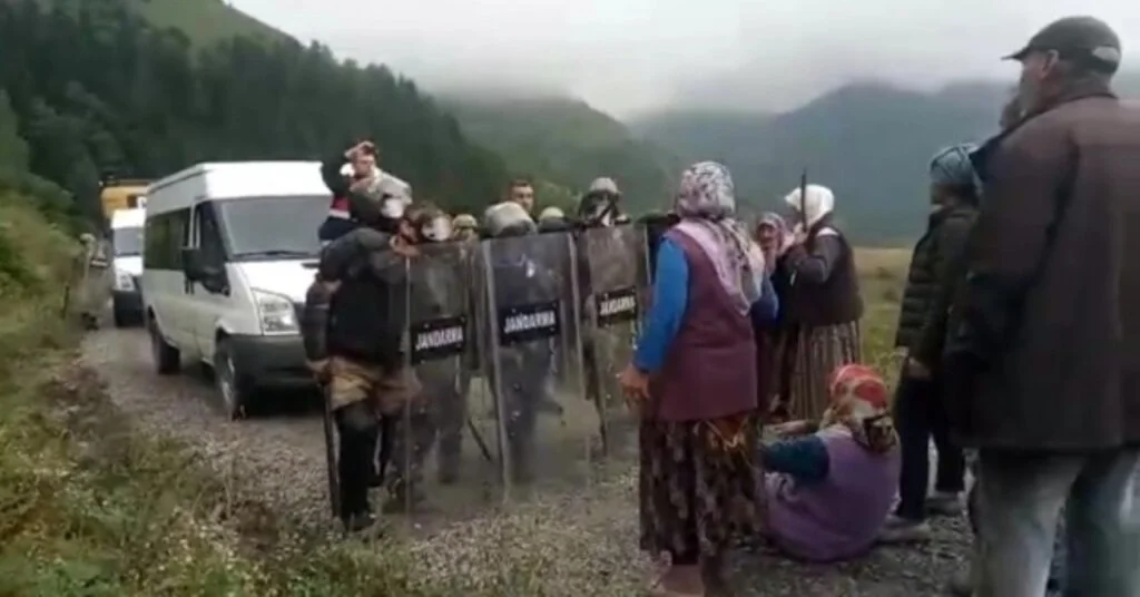 Gümüşhanede Köylüler İle Jandarma Arasında Yayla Yolu Gerginliği