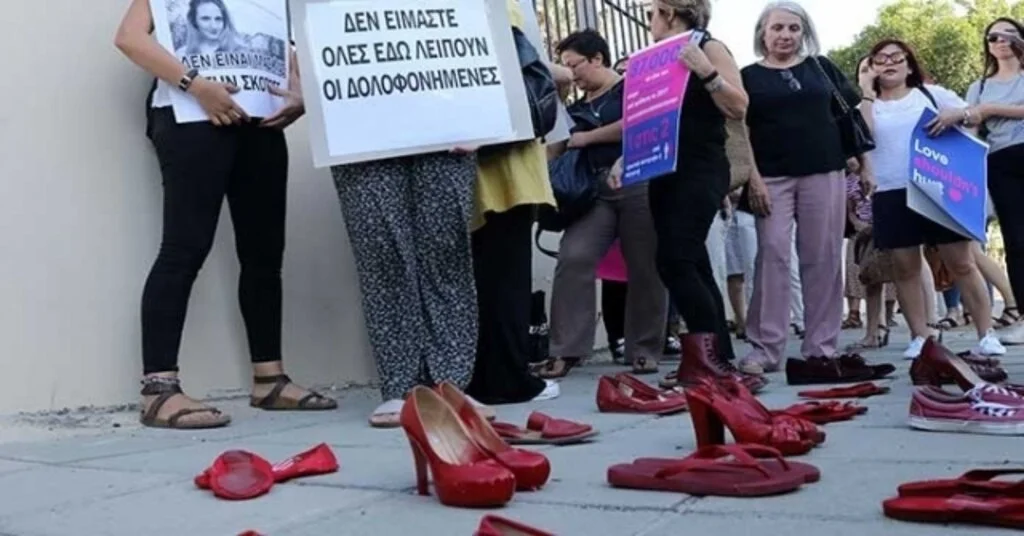 Güney Kıbrısta Kırmızı Ayakkabılı Protesto