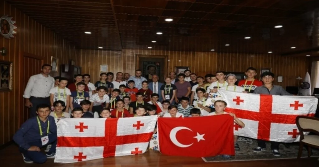 Gürcistandan Gelen Misafir Öğrencilere Yaz Okulu Programı