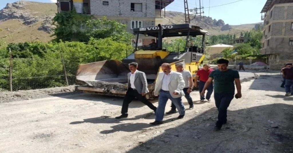 Hakkari Belediyesinden Yol Yapım Çalışması
