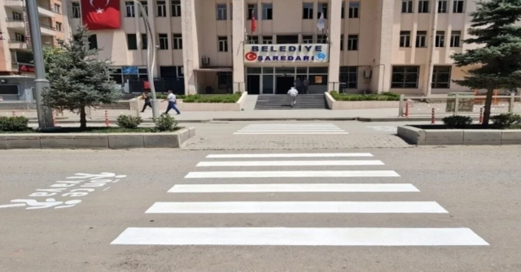 Hakkaride “Önce Yaya” Uygulaması
