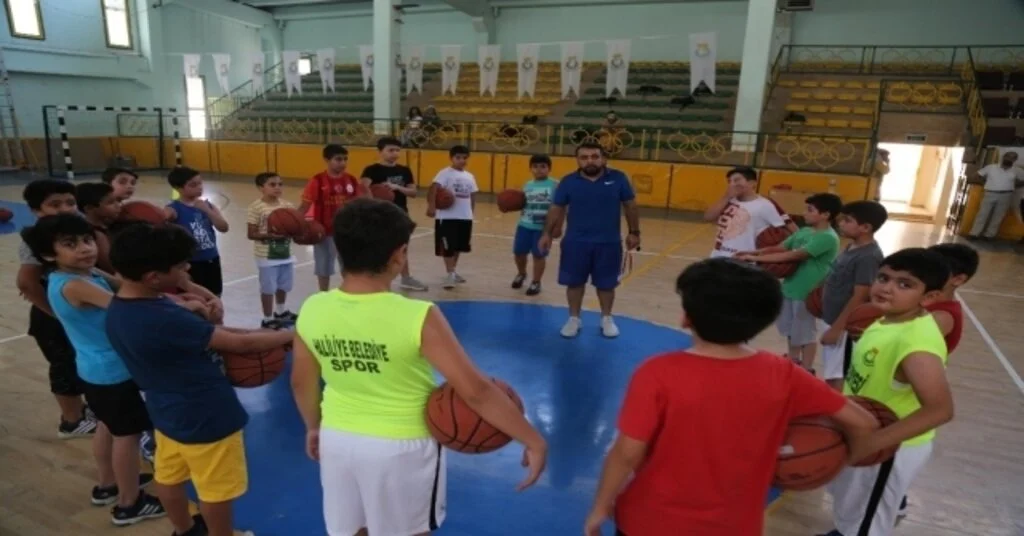 Haliliyeli Gençler Basketbol Öğreniyor