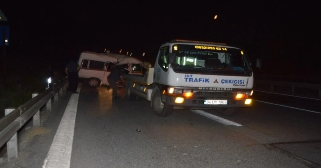 Hasdal - Okmeydanı Bağlantı Yolunda Kaza:  3 Yaralı
