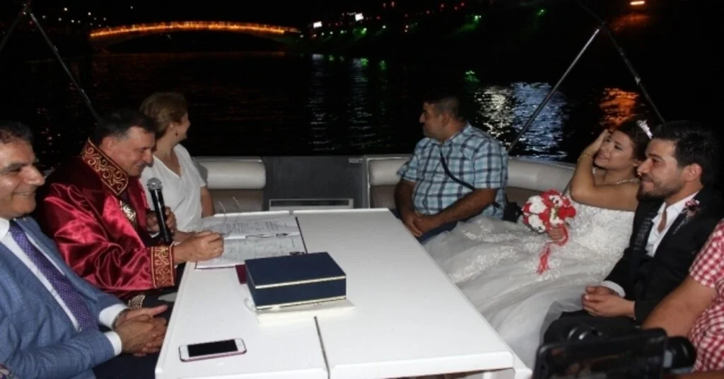 Hatayda Asi Nehrinde Nikah Kıyıldı
