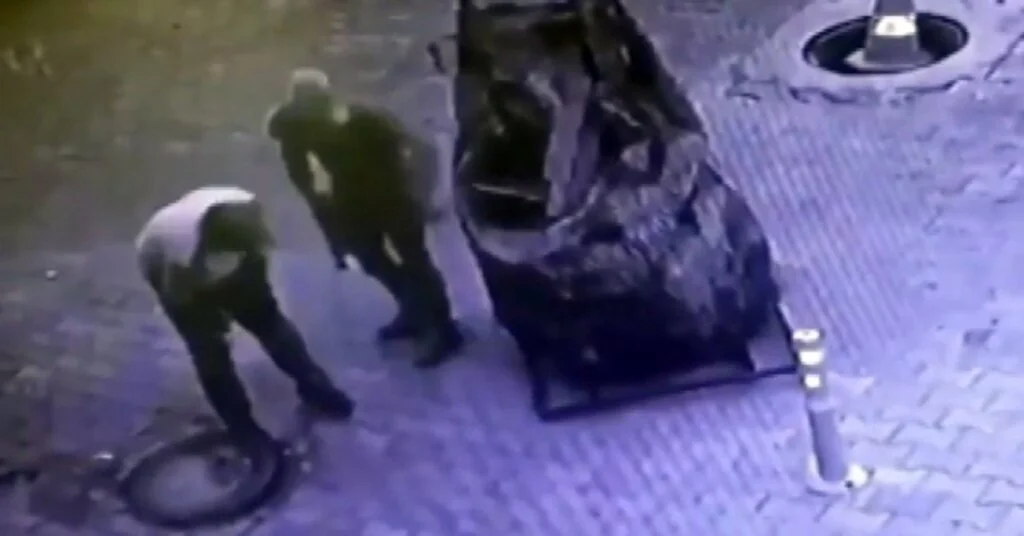 Hatayda Rögar Kapağı Hırsızları Kamerada