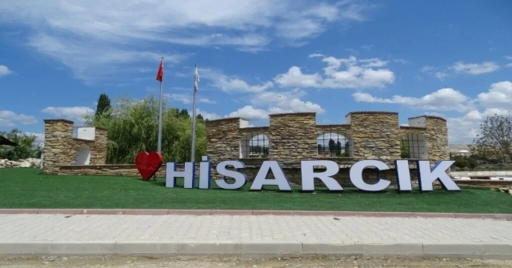 Hisarcıkta Tamamı Atık Malzemelerden Yapılan Park Hizmete Açıldı
