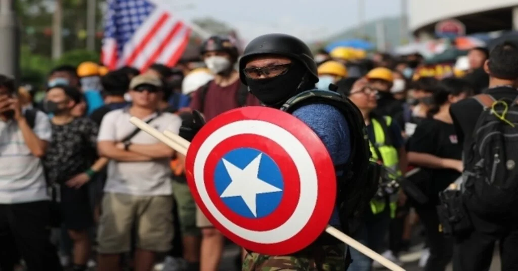 Hong Kongda Göstericiler Ve Polis Yine Çatıştı