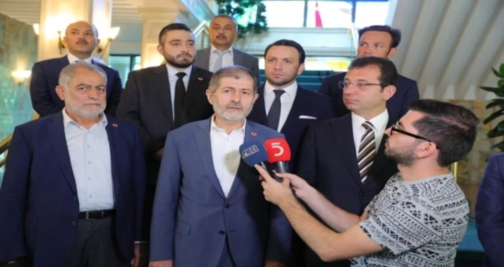 İmamoğlu'nu ilk kutlayan  rakibi SP adayı Gökçınar oldu
