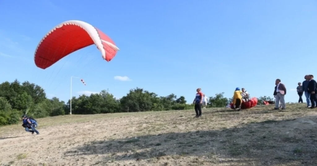 İnegölde Kamplı Yamaç Paraşütü Etkinliği Başladı