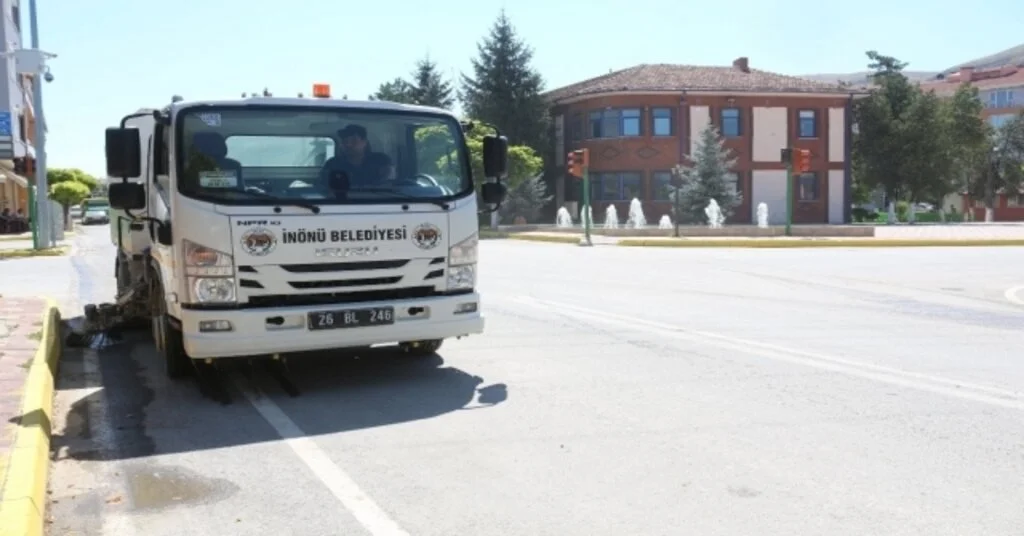 İnönüde Çevre Düzenlemesi Ve Temizlik Çalışmaları