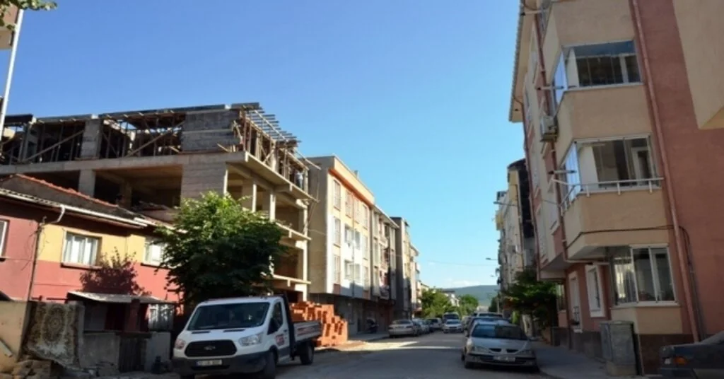 İnşaattan Düşen İşçi Ağır Yaralandı