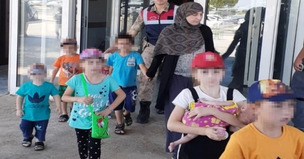 Interpolün Listesindeki 2 Deaşlı Kadın Suriye Sınırında Yakalandı