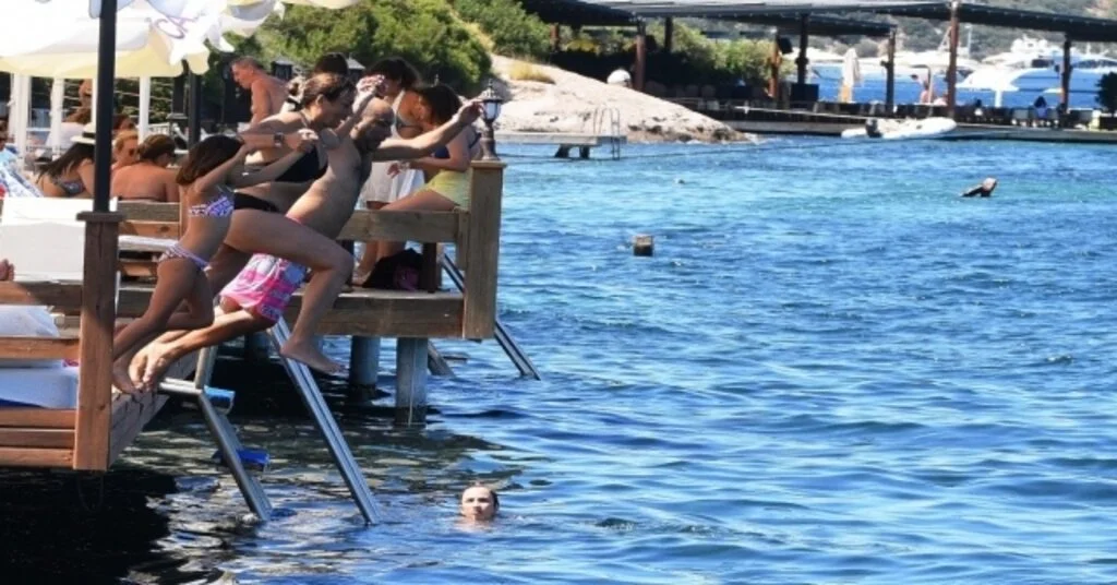 Işın Karaca Tatil Sezonun Açtı