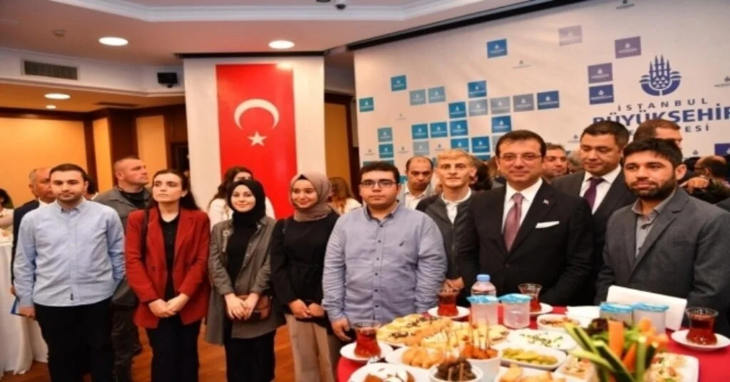İstanbul Büyükşehir Belediyesi Önünde 15 Temmuz Anıldı