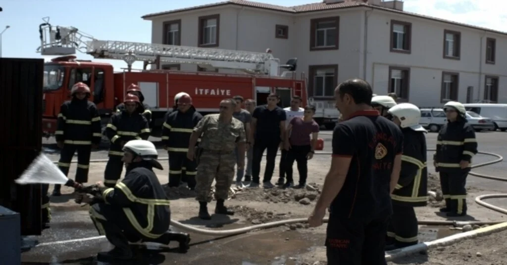 İtfaiyeden Askerlere Yangın Eğitimi