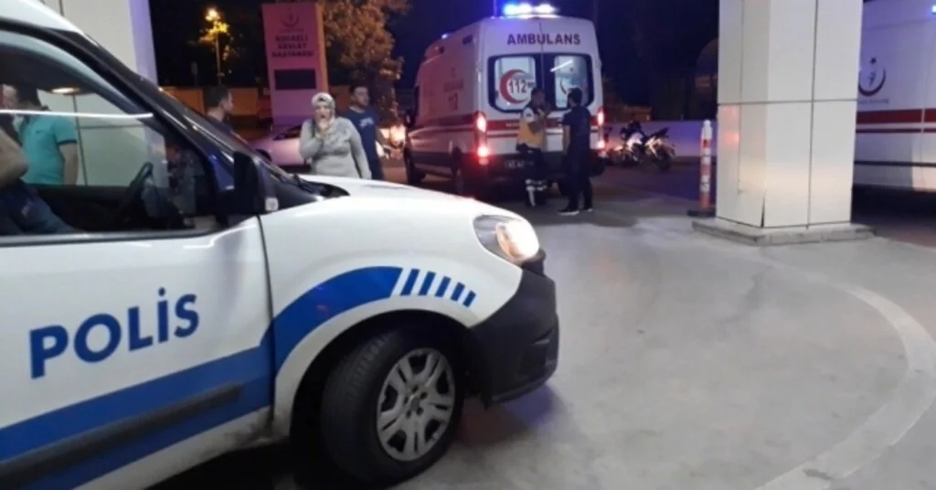 İzmit Barlar Sokağında Kesici Aletli Kavga: 2 Yaralı