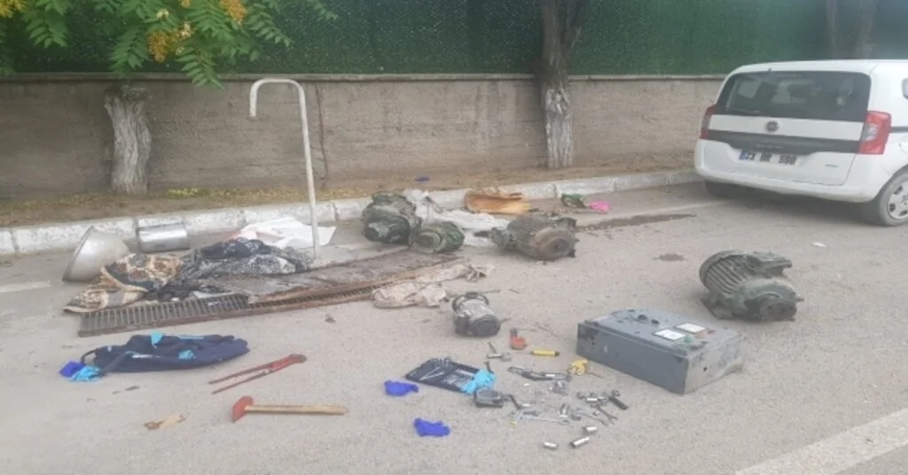 Jandarma, Kiralık Aracın Gpsinden Hırsızlığı Ortaya Çıkardı:2 Gözaltı