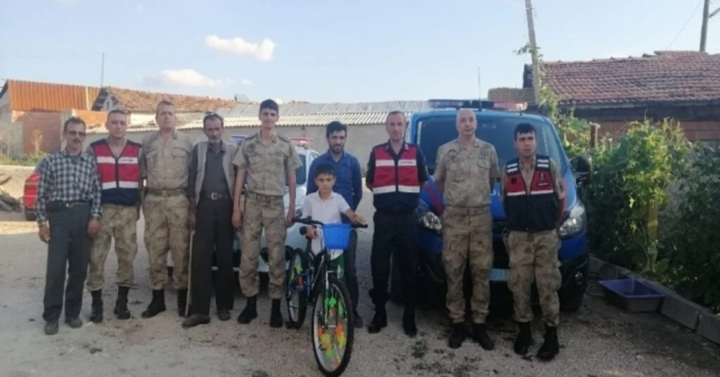 Jandarmadan İnşallah Bana Çıkar Diyen Bedirhana Bisiklet Sürprizi