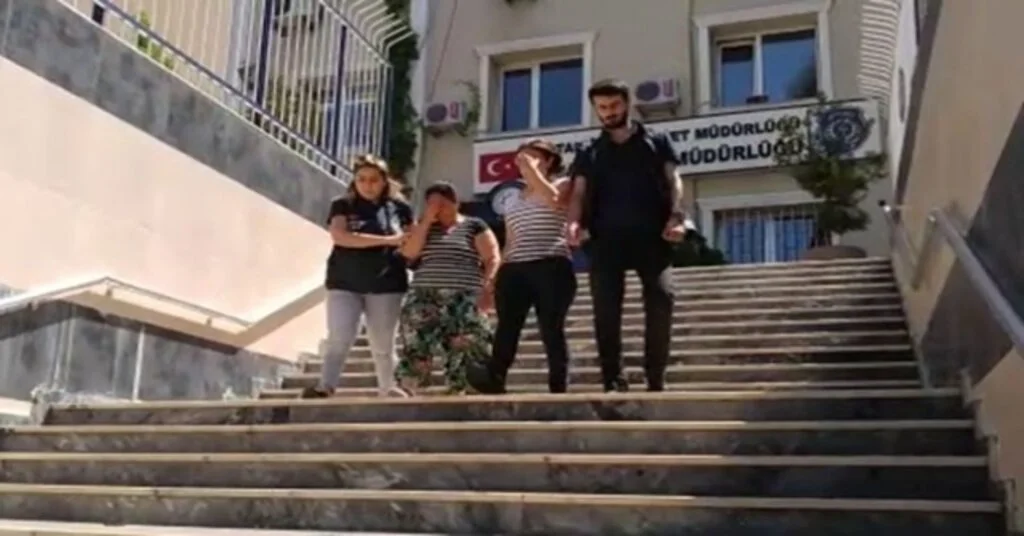 Kadıköyde Girdikleri Evlerden Para Ve Ziynet Eşyası Çalan Kadınlar Yakalandı