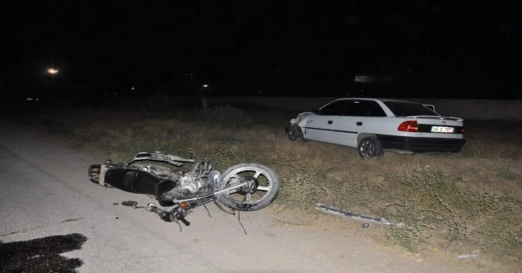 Kahramanmaraşta Motosiklet İle Otomobil Çarpıştı: 1İ Ağır 2 Yaralı