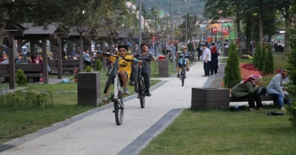 Karabükün Yeni Gözdesi Şehir Parkında Vatandaşlar Yer Bulmakta Zorlanıyor