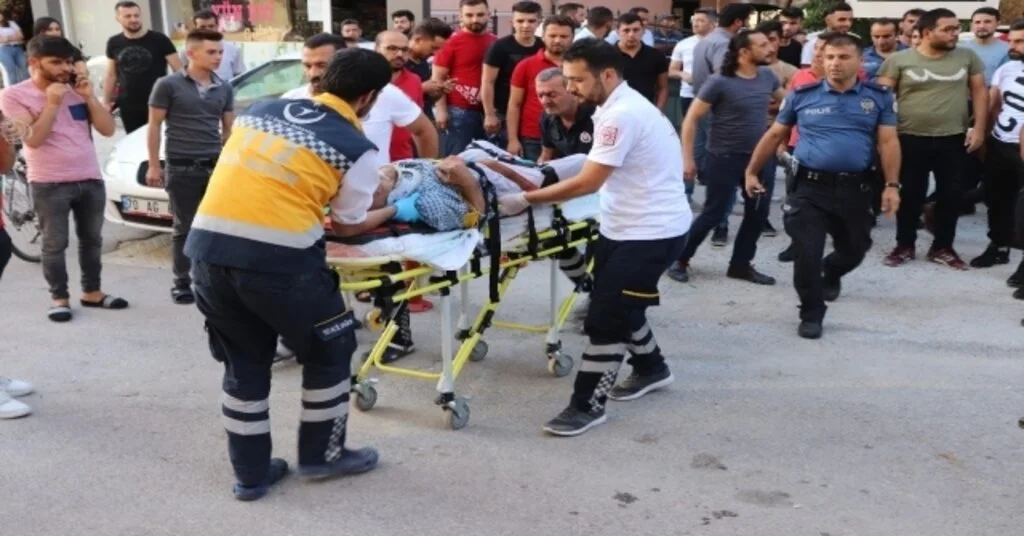 Karamanda Balkondan Düşen Yaşlı Adam Yaralandı