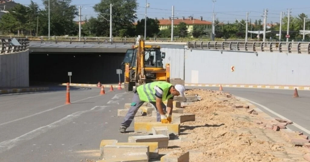 Karamanda Larende Altgeçidi Aydınlatılıyor